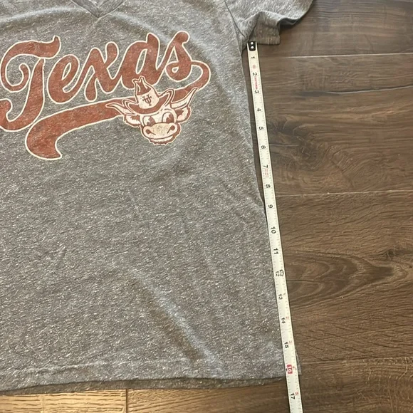 University of Texas Authentic Apparel Gray V-Neck Short Sleeve Tee, Size Medium - Picture 4 of 6